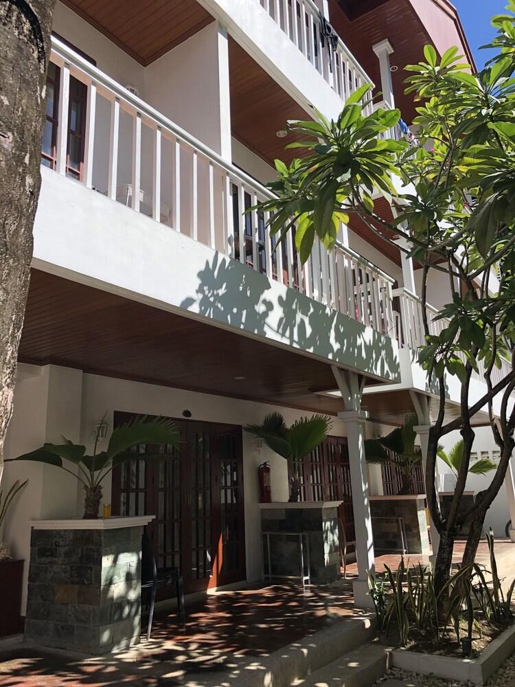 Hey Jude Resort Hotel Balabag  Exterior photo