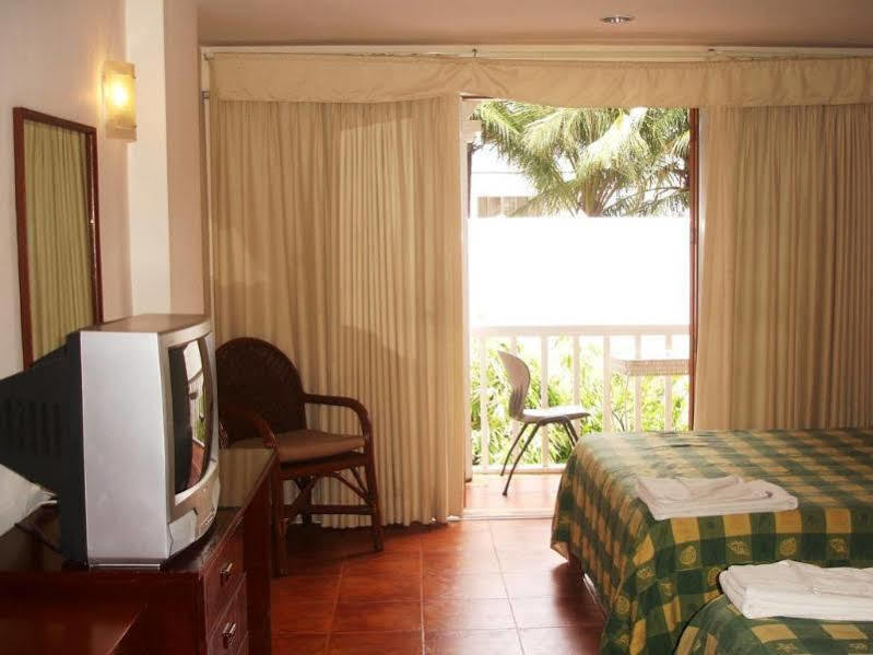 Hey Jude Resort Hotel Balabag  Exterior photo