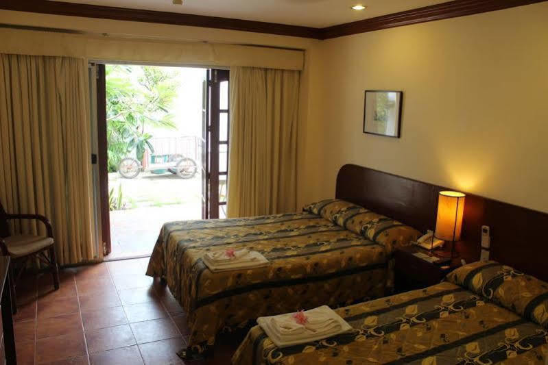 Hey Jude Resort Hotel Balabag  Exterior photo